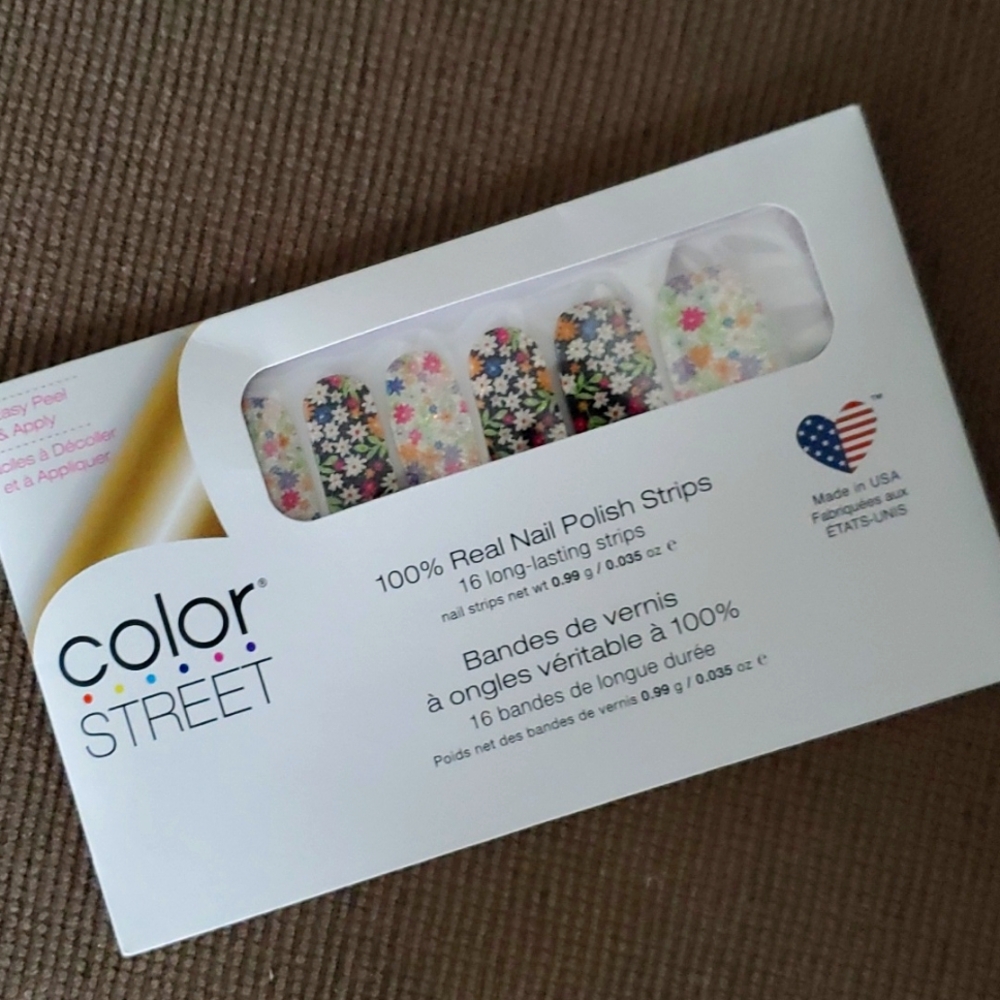 Color Street Daisy Me Rolling